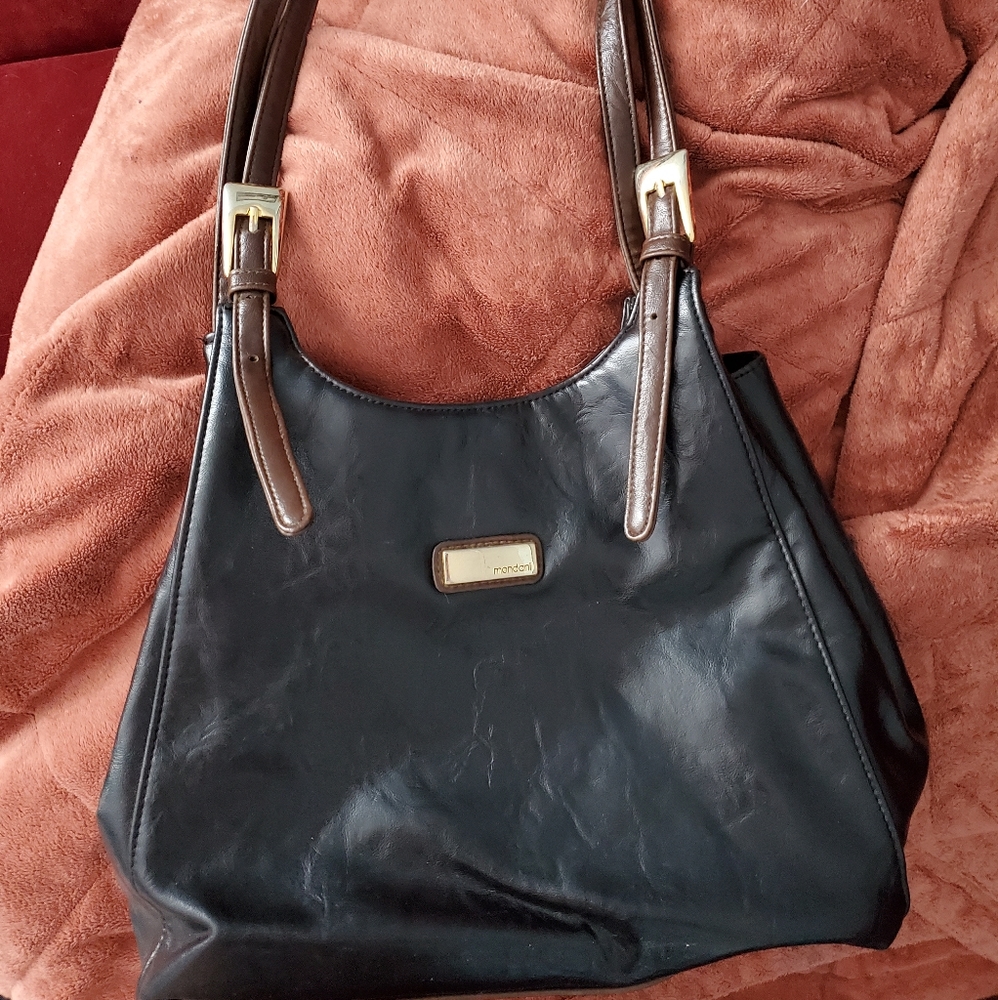 Mondani leather purse.